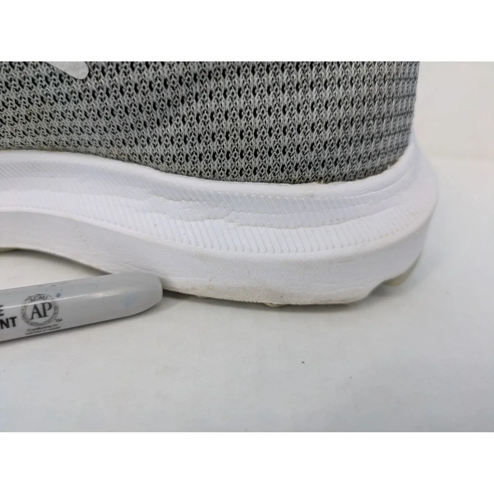 Nike Quest Women 7.5 Green White Volt‎ Gray Running Shoes AA7412-008 Sneakers